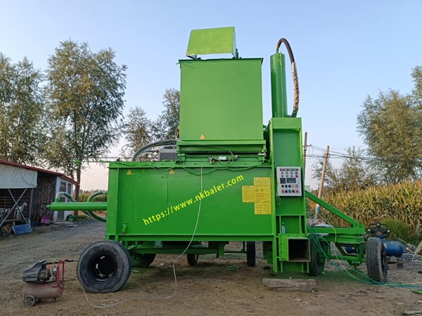 Straw baler