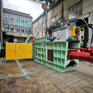 Plastic horizontal balers 