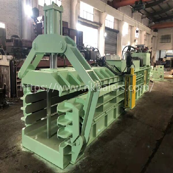 PET bottle baling press